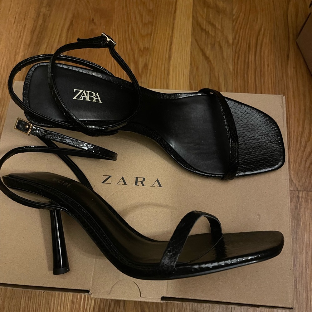 Heeled sandal
